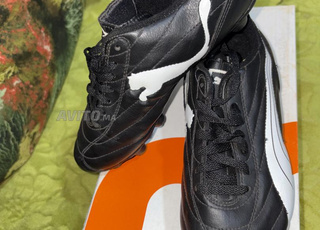 Chaussures de football Puma – Noir & Blanc