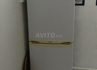 ثلاجة مع مجمد مدمج