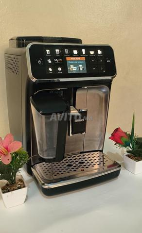 Philips سلسلة أوتوماتيكية مع مطحنة مدمجة