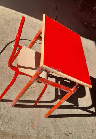 طاولة فردية للتلميذ