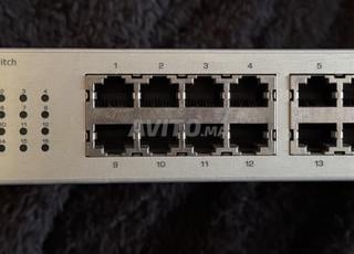 Switch réseau ethernet Zyxel 16 ports