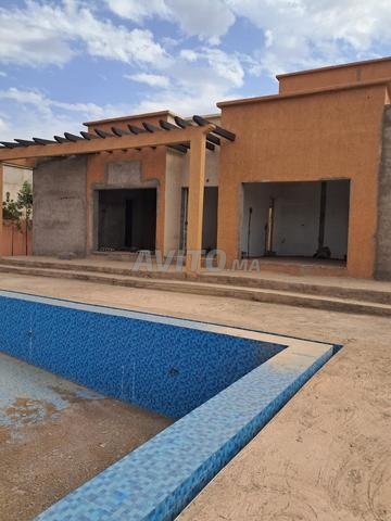 فيلا شبه جاهزة على بعد 30 كم من جامع الفنا