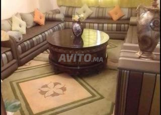 Salon en bon état à vendre avec tapis complet