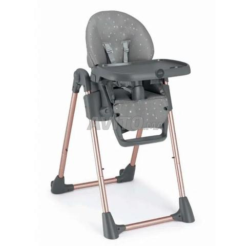 كرسي مرتفع لتناول وجبات الأطفال