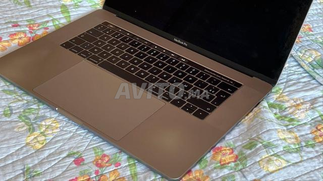 ماك بوك برو 15 بوصة 2016 مع Touch Bar