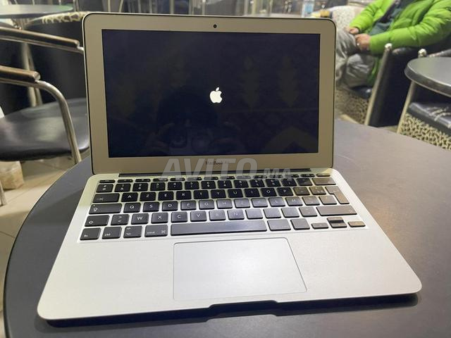 MacBook Air (11 بوصة بداية 2015)