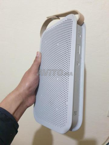 مكبر صوت بلوتوث Bang & Olufsen