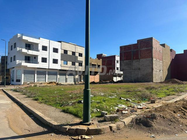 بقع أرضية تجارية محفظة جاهزة التسليم 44 مليون