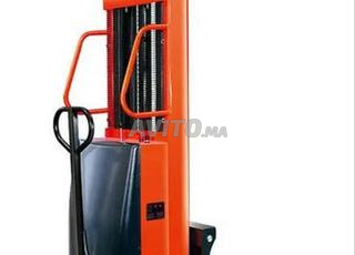 رافعة نصف كهربائية