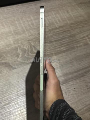 iPad Air (4ème génération) clavier et carte SIM