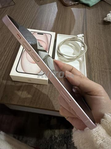 آيفون 15 بلس وردي