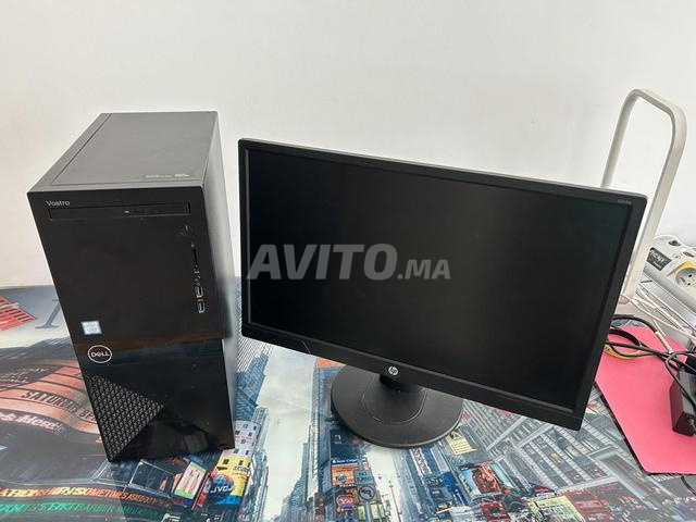 حاسوب مكتبي وشاشة