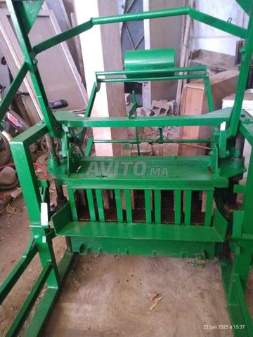 Machine de fabrication de briques