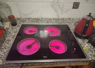 Plaque de cuisson vitrocéramique quatre foyers