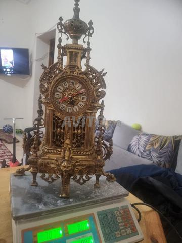 ساعة نحاسية قديمة