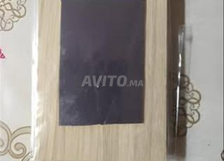 ملصقات خشبية منحوتة بدقة بالليزر.