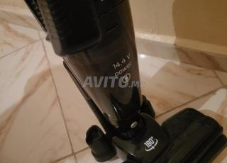 مكنسة كهربائية عمودية