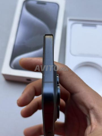 iPhone 15 Pro Max gris ou bleu