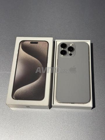 iPhone 15 Pro Max gris ou bleu