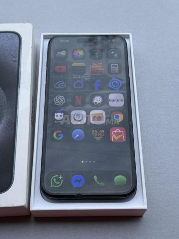 iPhone 15 Pro Max gris ou bleu