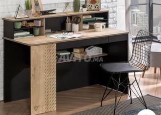 مكتب كبير أسود مع وحدة علوية من ÇILEK