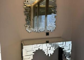 خزانة ذات أدراج مع مرايا