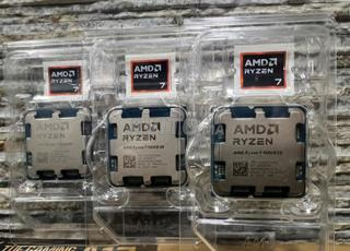 معالج AMD Ryzen 7 9800X3D (جديد)