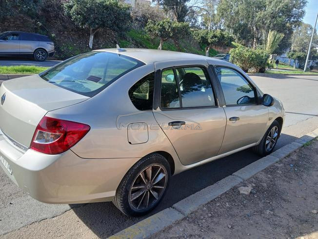 Voiture symbol en bon état à vendre