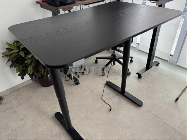 مكتب إيكيا كهربائي للجلوس والوقوف