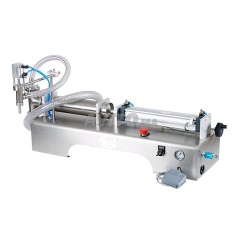 آلة تعبئة السوائل شبه الأوتوماتيكية