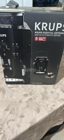 ماكينة قهوة مع مطحنة