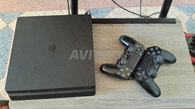 PS4 SLIM مع 2 وحدات تحكم