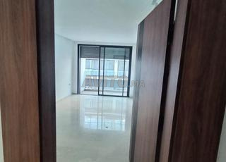 استوديوهات فاخرة للبيع