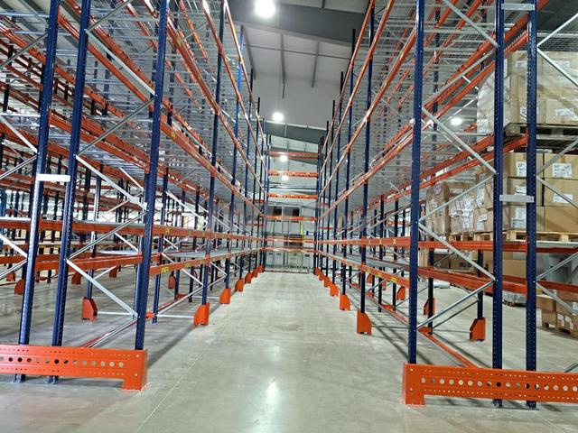 رفوف ثقيلة - تجهيز مستودع في المغرب