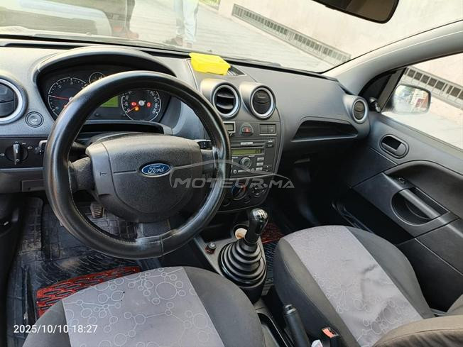 ford fiesta en très bon état 