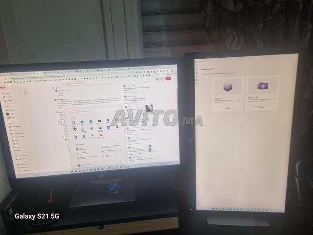 Deux moniteurs EliteDisplay 232 et 242