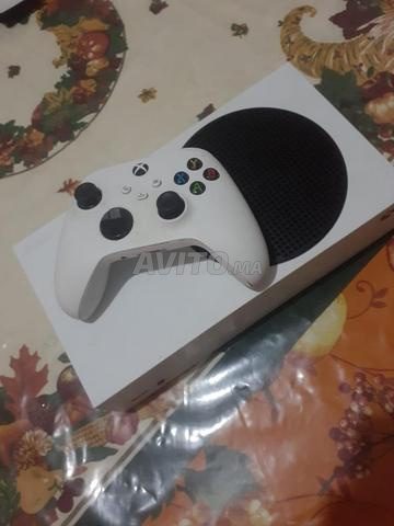 Xbox Series S بحالة جيدة جدا 500G مع وحدة تحكم