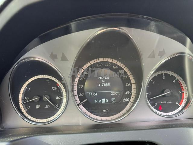 Mercedes-Benz C320 V6 2010 Importée neuve au Maroc - 2