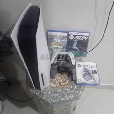 بلاي 5 مع وحدتي تحكم و 3 ألعاب