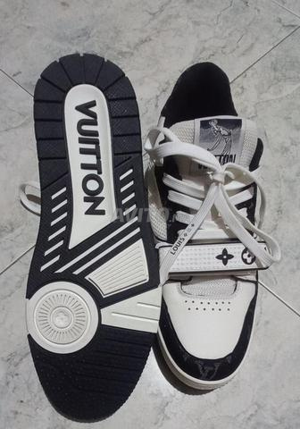 أحذية رياضية منخفضة LV Trainer جلدية، نسخة طبق الأصل