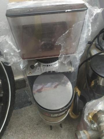 مطحنة قهوة مكينة قهوة