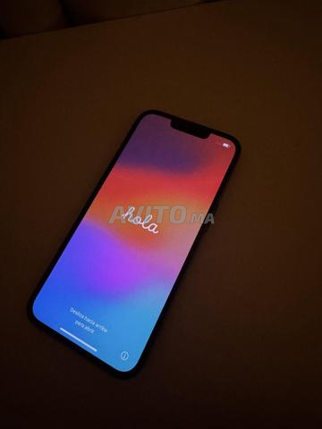 iPhone 13 Pro 256 Go يعمل بشكل مثالي