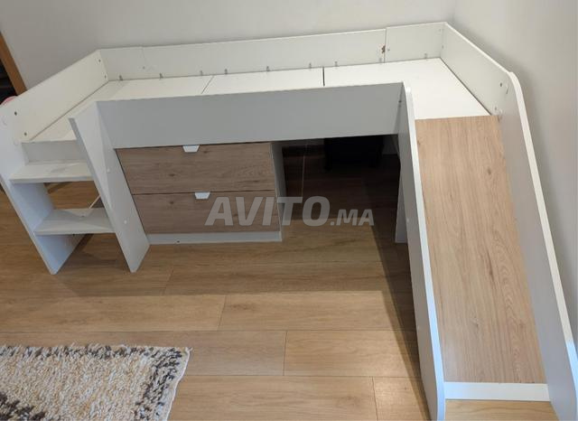 سرير أطفال مع زحليقة