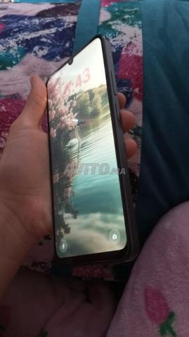 هاتف من نوع اتيل باقي نقي ومليح