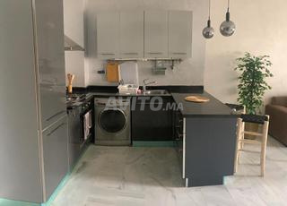 استوديو للإيجار في شارع الكورنيش عين الدياب