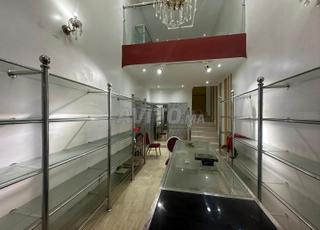 محل تجاري للبيع في درب عمر