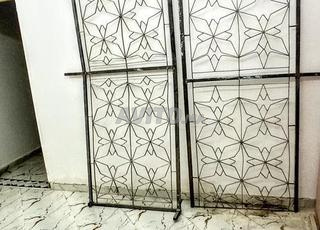 Deux rambardes en fer