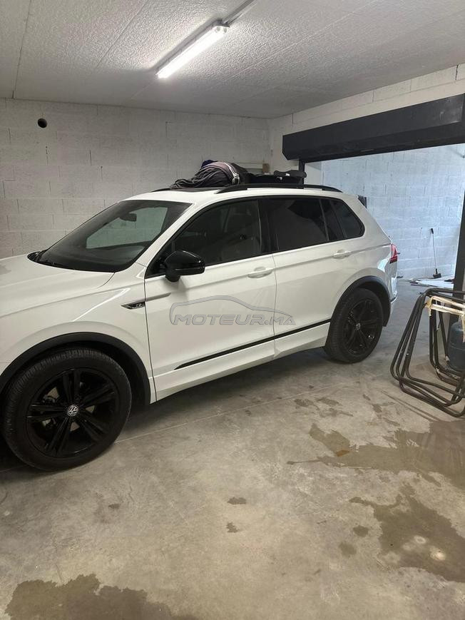 VOLKSWAGEN PREMIÈRE MAIN TIGUAN R-LINE