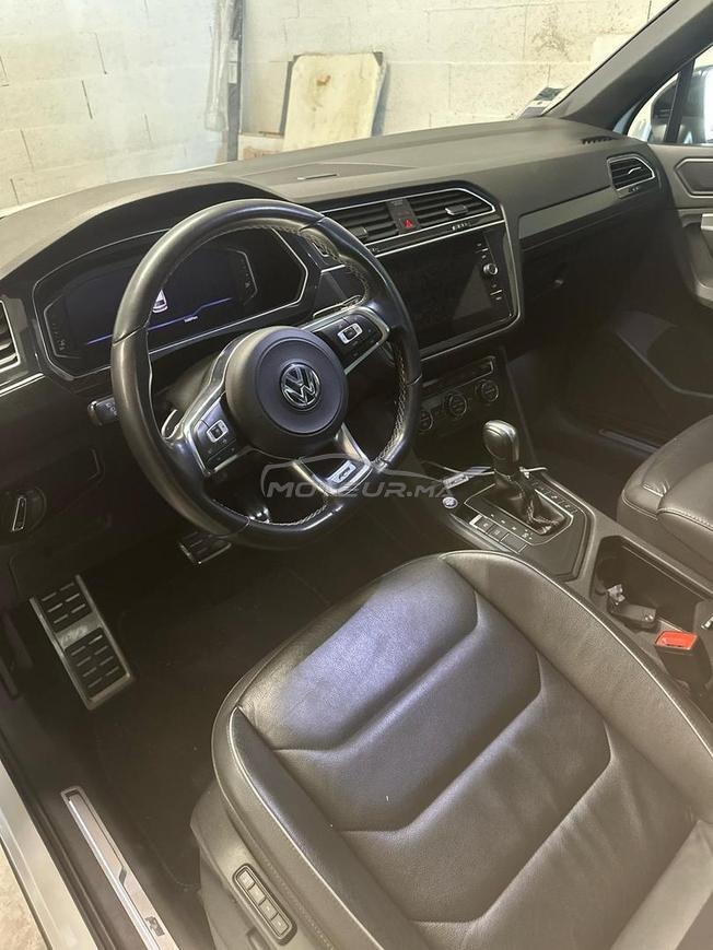 VOLKSWAGEN PREMIÈRE MAIN TIGUAN R-LINE