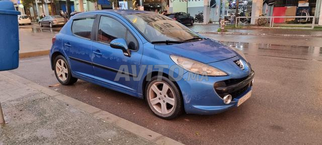 Sal je vends Peugeot 207 bon état